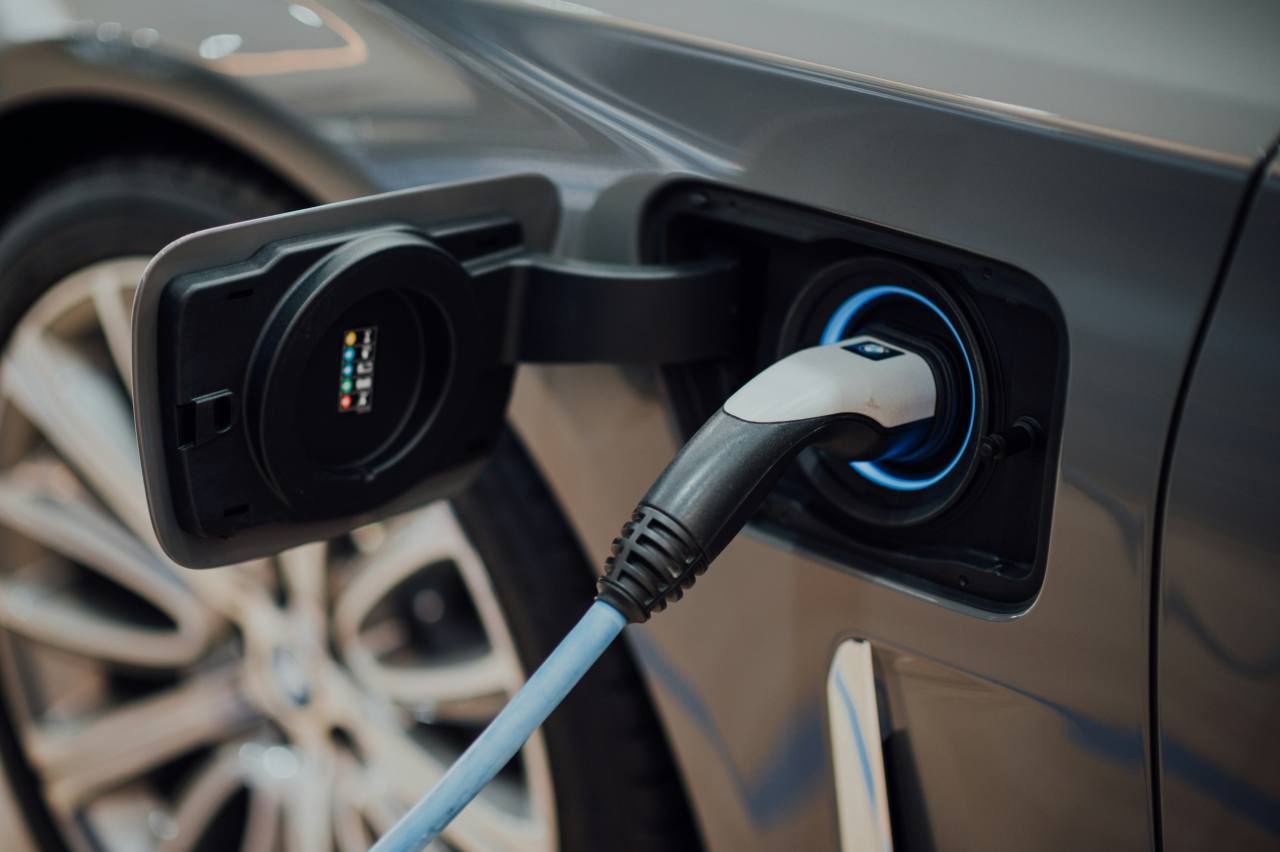 Should you Lease a Hybrid Car (PHEV)? What they Are anD How Do They Work?