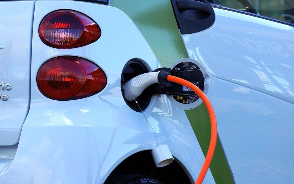 Lease costs for electric vehicles fall in 2018